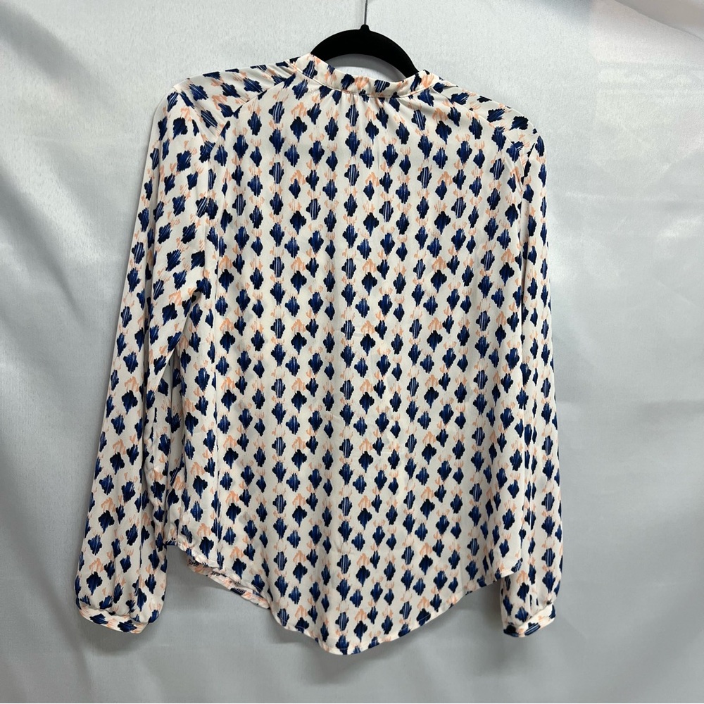 ASTR Blouse White Blue Modern Print Medium - Picture 2 of 6